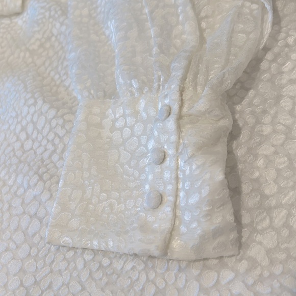 Rachel Roy Collection bright white sheer blouse size 16W Keyhole Front Tie New - Picture 7 of 10